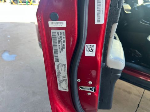 Used 2025 Jeep Compass Limited image 29