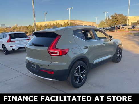 Certified 2025 Volvo XC40 B5 Core image 5