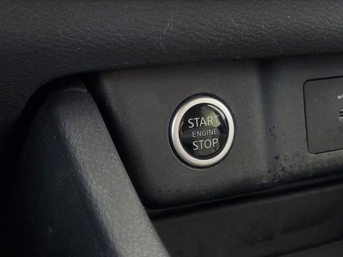 Used 2023 Nissan Rogue SV image 18