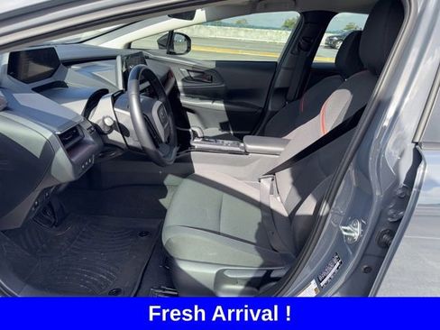 Used 2025 Toyota Prius Plug-In Hybrid image 2