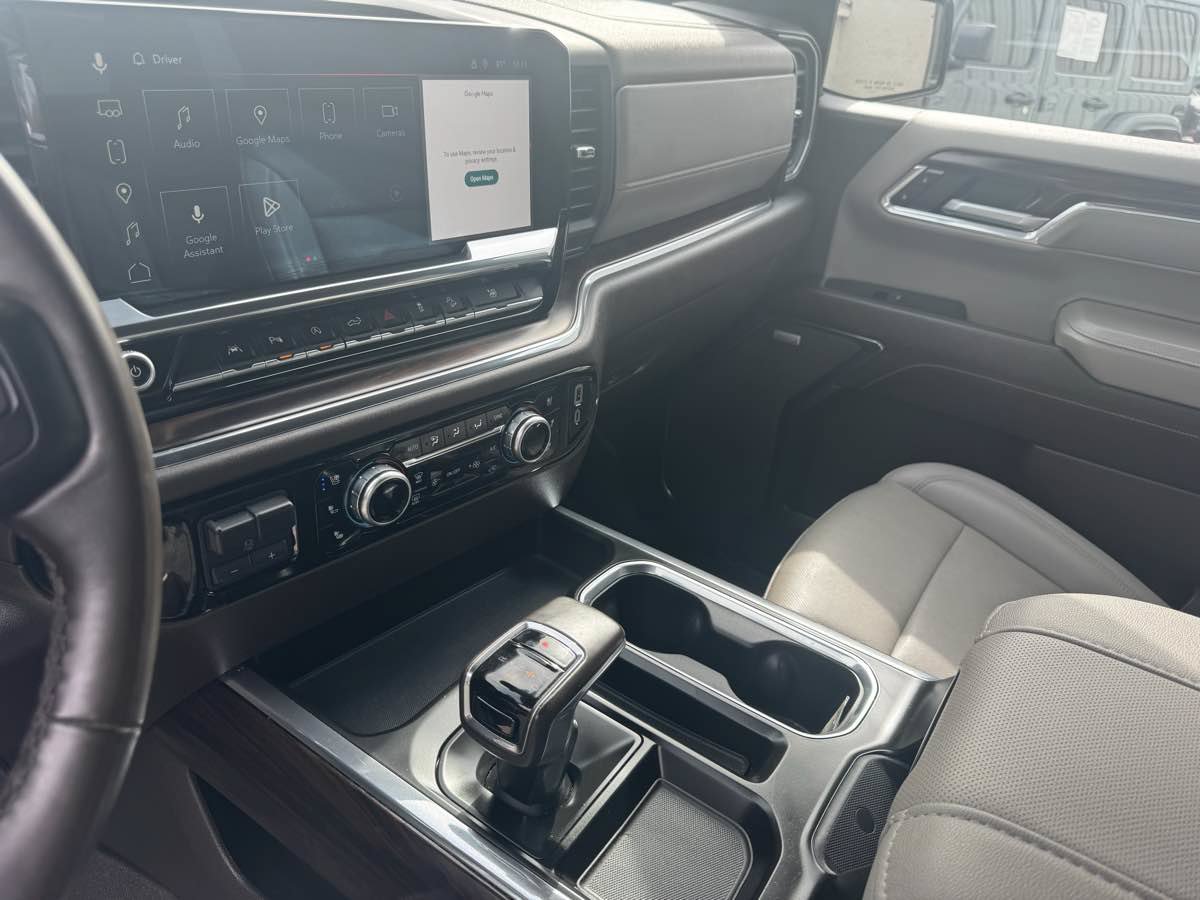 Used 2024 GMC Sierra 1500 SLT w/ SLT Premium Plus Package AWD/4WD image 17