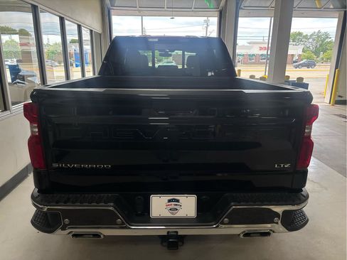 Used 2022 Chevrolet Silverado 1500 LTZ AWD/4WD image 6