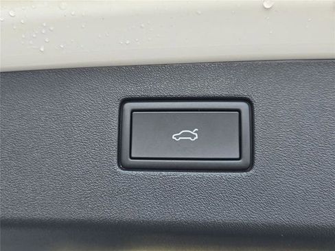 New 2026 Volkswagen Tiguan SE R-Line image 27