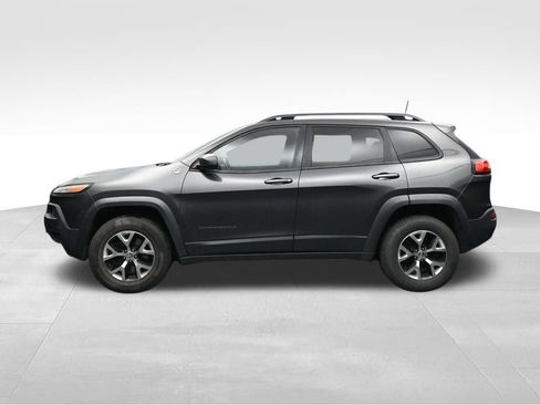 Used 2017 Jeep Cherokee Trailhawk AWD/4WD image 2