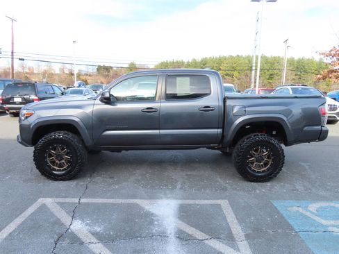 Used 2021 Toyota Tacoma TRD Sport image 6