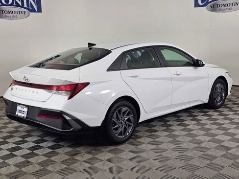 Used 2024 Hyundai Elantra SEL image 6