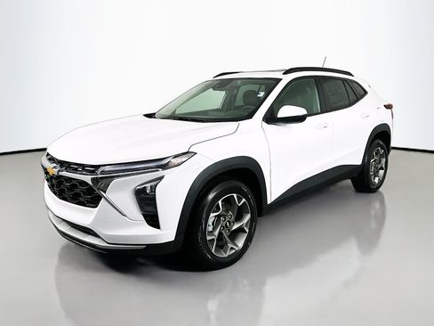 New 2026 Chevrolet Trax LT w/ Sunroof Package image 3