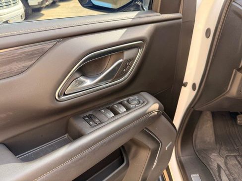 Used 2024 GMC Yukon SLT w/ SLT Luxury Package RWD image 24