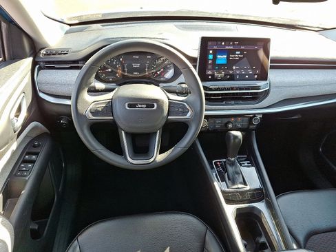 Used 2022 Jeep Compass Latitude image 11