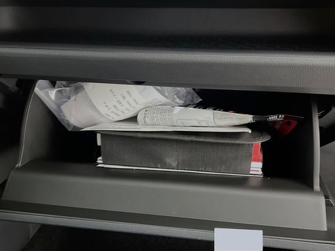 Used 2025 Toyota RAV4 XLE AWD/4WD image 36