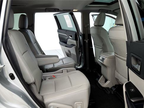 Certified 2019 Toyota Highlander Limited image 30