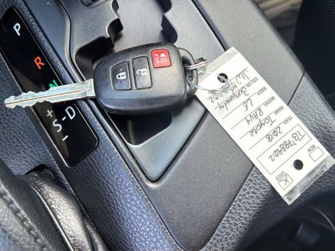 Used 2018 Toyota RAV4 LE w/ All Weather Liner Package AWD/4WD image 29