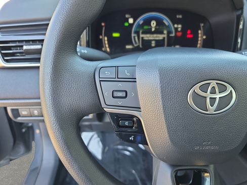 Used 2025 Toyota Camry LE FWD image 14