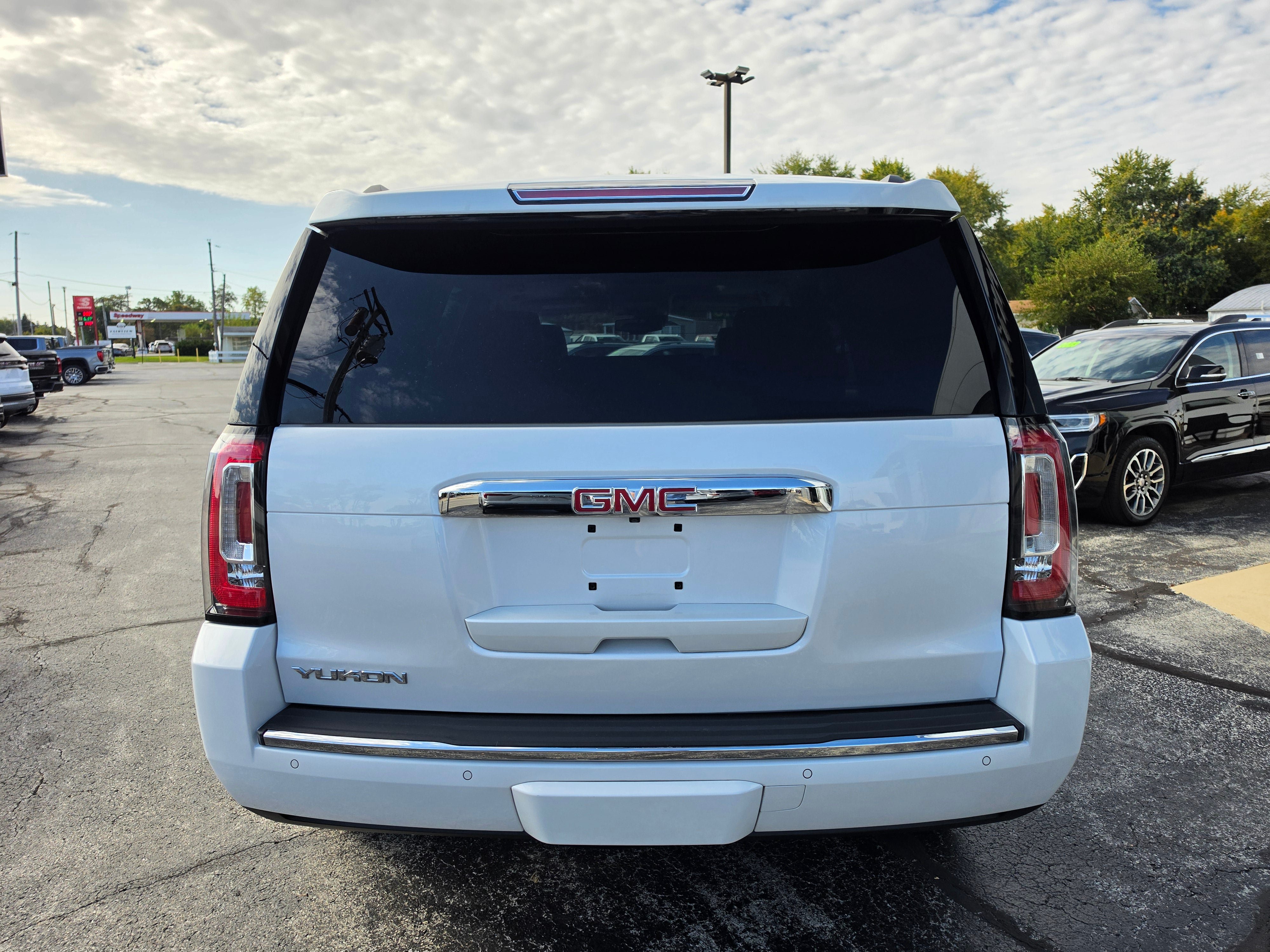 Used 2016 GMC Yukon Denali AWD/4WD image 5
