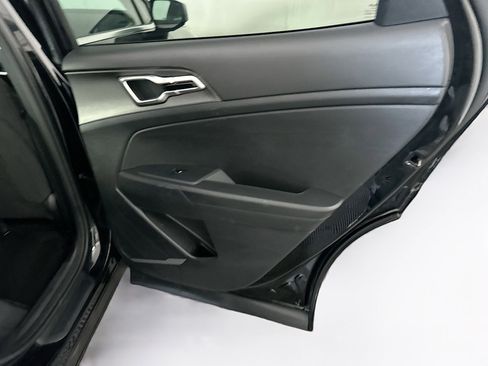 Used 2025 Kia Sportage LX image 28