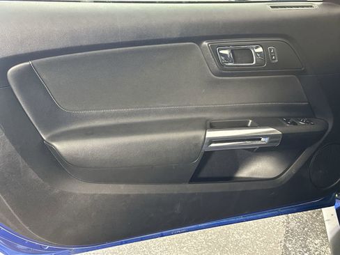 Used 2017 Ford Mustang Coupe image 28