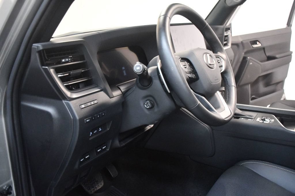 Used 2025 Lexus GX 550 w/ Accessory Package (CT) AWD/4WD image 26
