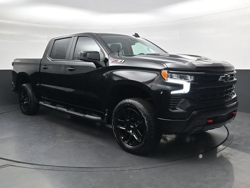 Used 2025 Chevrolet Silverado 1500 LT Trail Boss w/ Convenience Package II AWD/4WD image 2