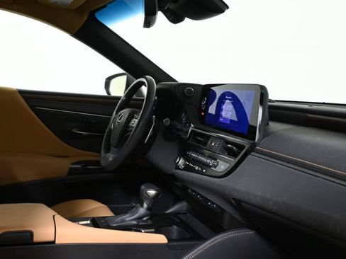 Used 2024 Lexus ES 350 w/ Premium Package FWD image 8
