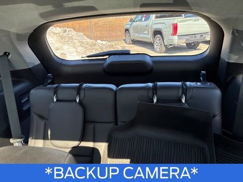 Used 2022 Ford Explorer XLT w/ Equipment Group 202A image 12