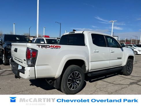 Used 2022 Toyota Tacoma TRD Sport w/ Technology Package image 3