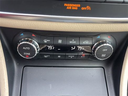 Used 2016 Mercedes-Benz GLA 250 image 28