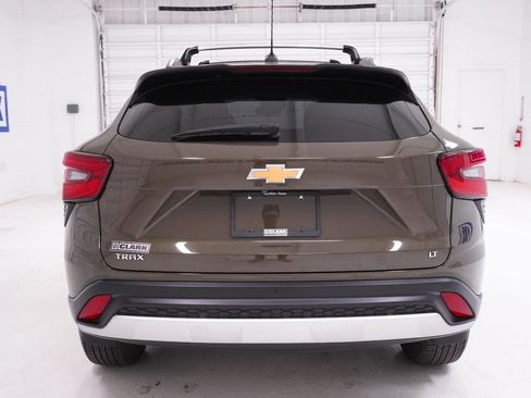 Used 2024 Chevrolet Trax LT w/ Driver Confidence Package FWD image 6