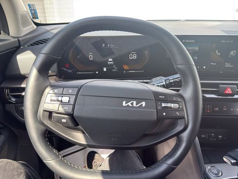 Used 2026 Kia Sportage EX w/ EX Panorama Roof Package FWD image 18