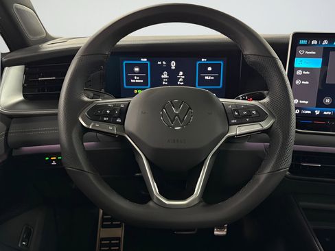 New 2025 Volkswagen Tiguan SE R-Line image 12