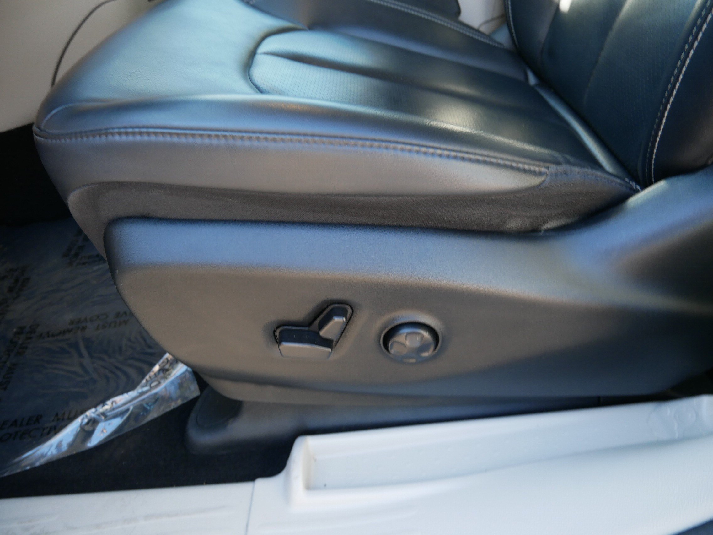 Used 2023 Chrysler Pacifica Touring-L FWD image 22