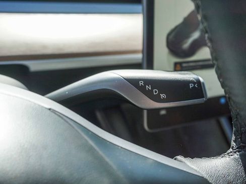 Used 2023 Tesla Model Y Performance image 21