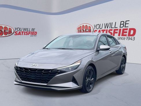 Used 2023 Hyundai Elantra SEL FWD image 3