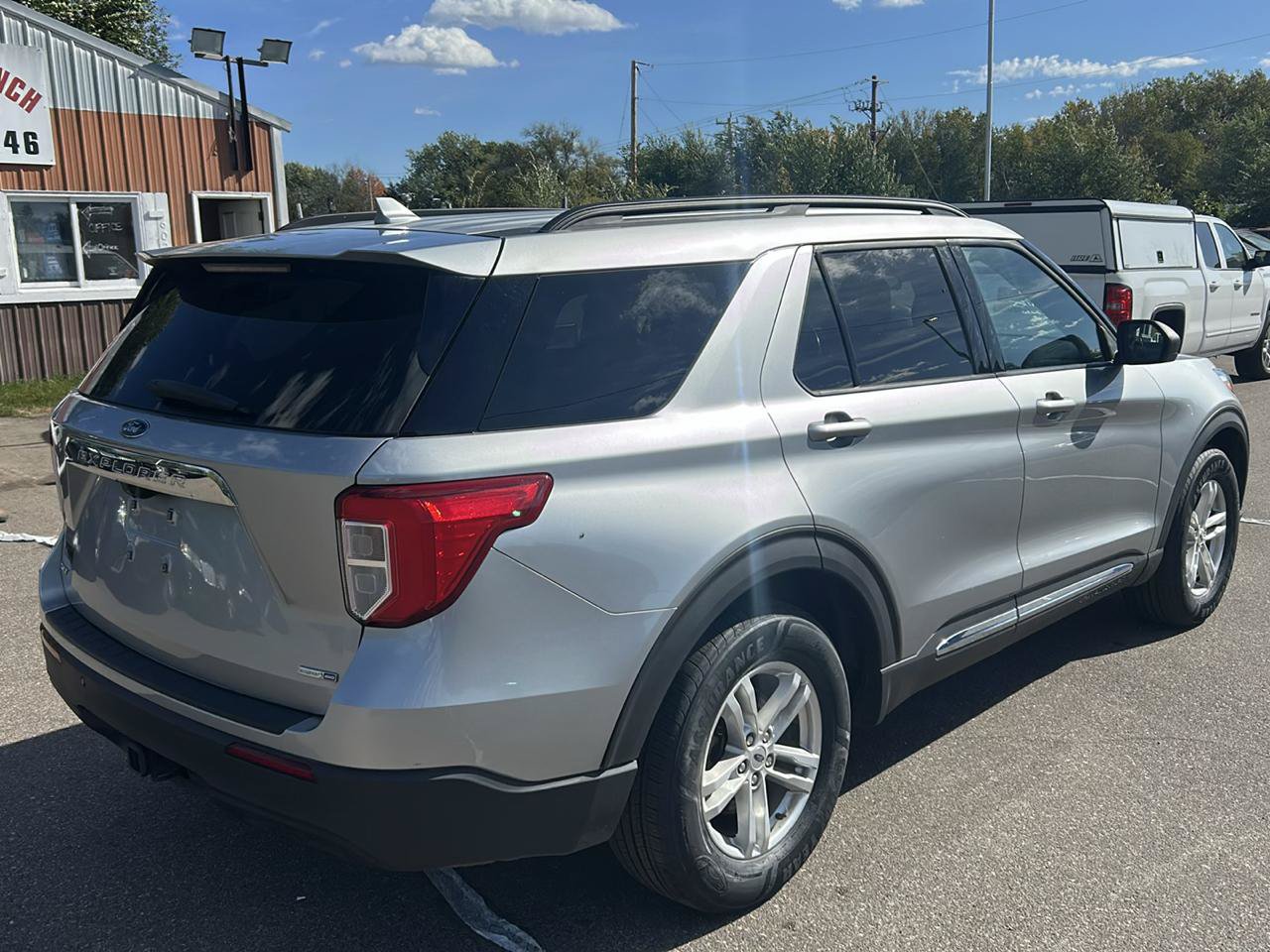 Used 2020 Ford Explorer XLT w/ Comfort Package AWD/4WD image 7