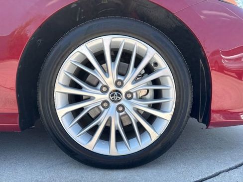 Used 2020 Toyota Camry XLE image 10