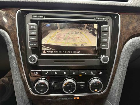 Used 2014 Volkswagen Passat TDI SEL Premium FWD image 11
