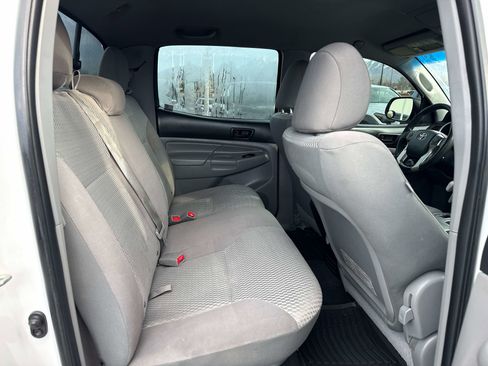 Used 2015 Toyota Tacoma PreRunner image 16