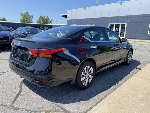 Used 2024 Nissan Altima 2.5 S FWD image 5