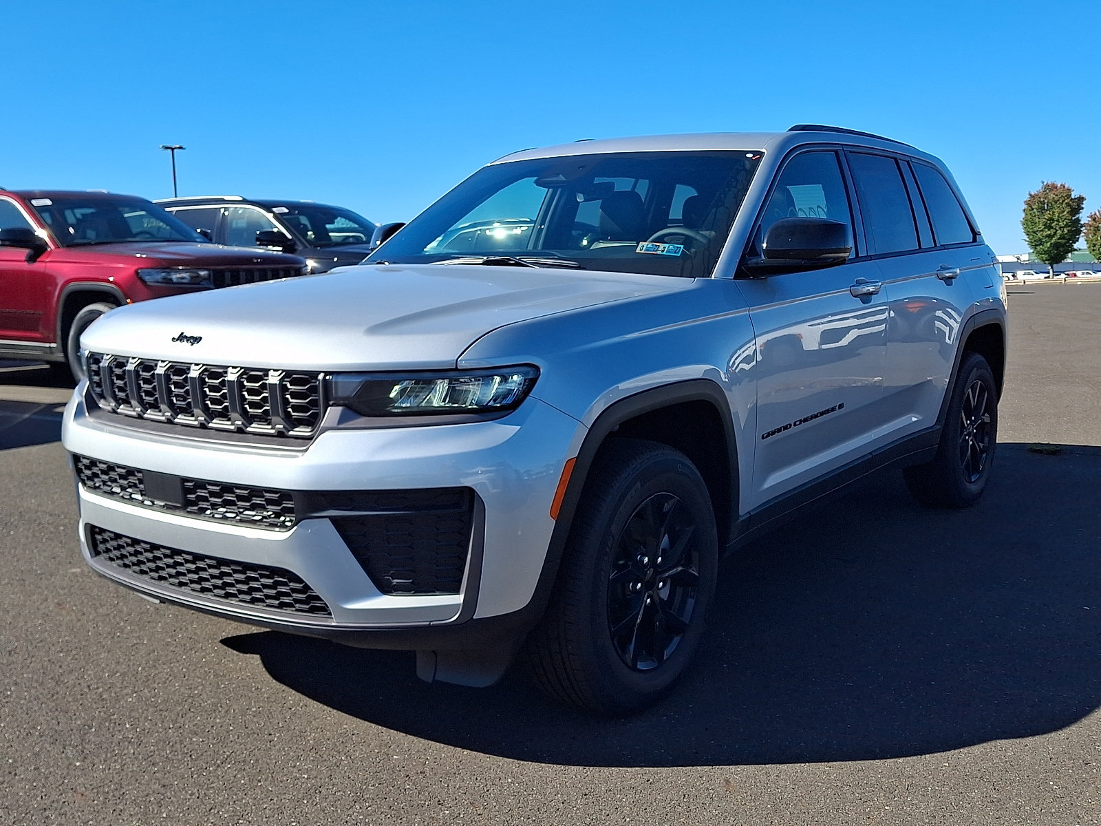 New 2026 Jeep Grand Cherokee Altitude AWD/4WD image 2