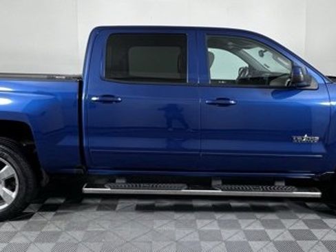 Used 2018 Chevrolet Silverado 1500 LT w/ Texas Edition image 9