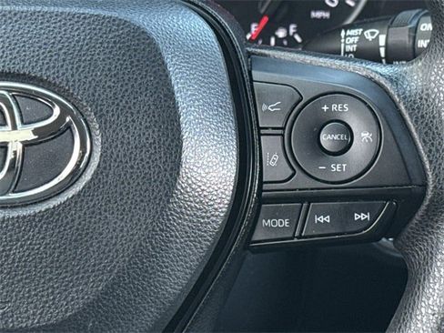 Used 2022 Toyota RAV4 XLE image 15