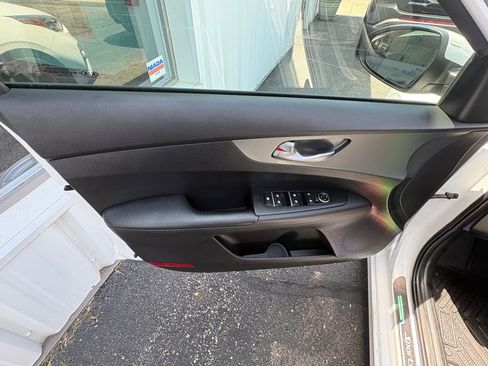 Used 2021 Kia Forte LXS FWD image 7