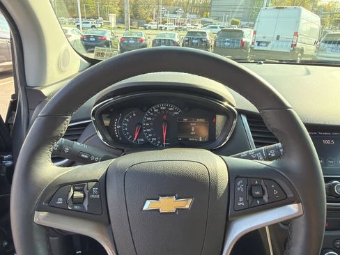 Certified 2022 Chevrolet Trax LT w/ LT Convenience Package AWD/4WD image 8