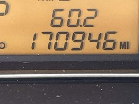 Used 2009 Kia Rondo LX FWD image 31