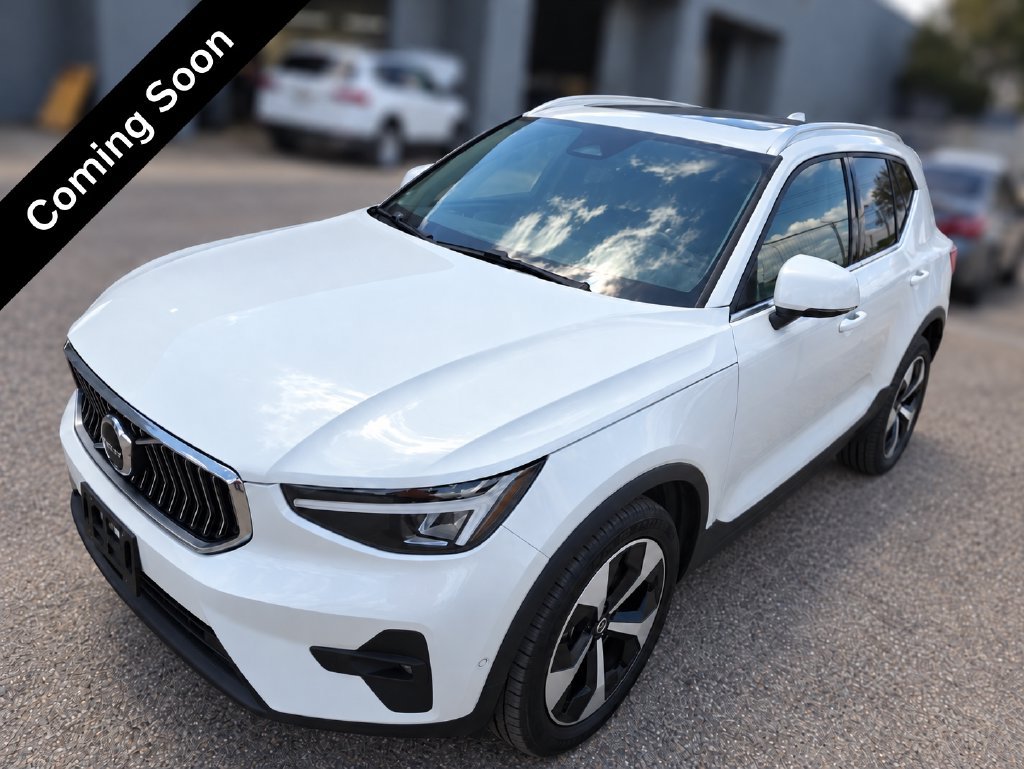 Certified 2025 Volvo XC40 B5 Plus AWD/4WD image 4