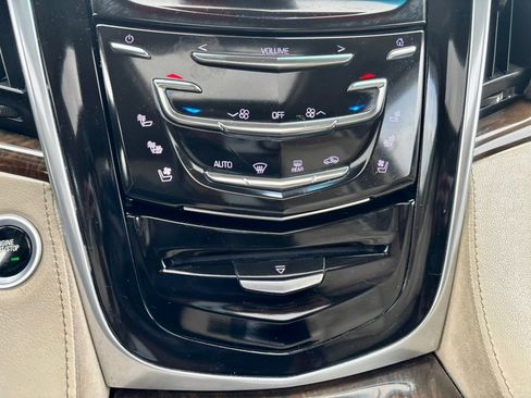 Used 2018 Cadillac Escalade Premium Luxury AWD/4WD image 23