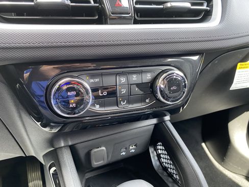 Used 2026 Chevrolet TrailBlazer LT w/ Convenience Package FWD image 28