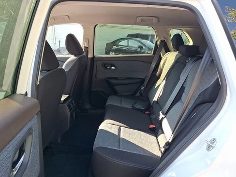 Used 2023 Nissan Rogue SV AWD/4WD image 11