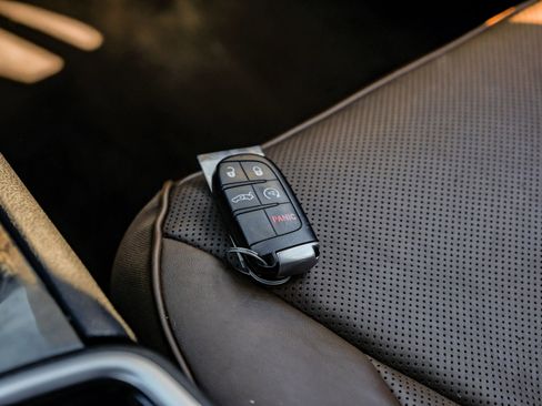 Used 2019 Chrysler 300 Limited image 66