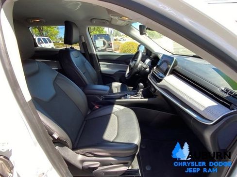 Used 2022 Jeep Compass Latitude FWD image 11