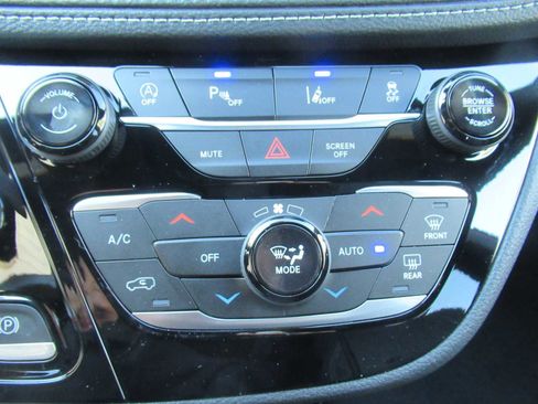 New 2026 Chrysler Pacifica Select image 37